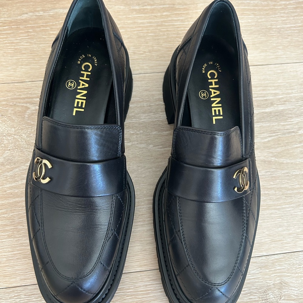 CHANEL Black Leather Loafers with CC Logo